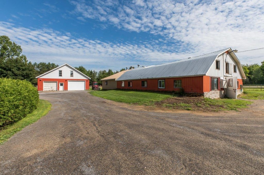1517 Vinette Clarence-Creek Sold by Steve Brunet (2)