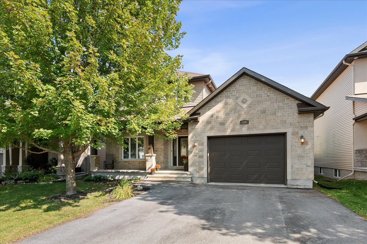You are currently viewing 236 Topaze Cres, Rockland