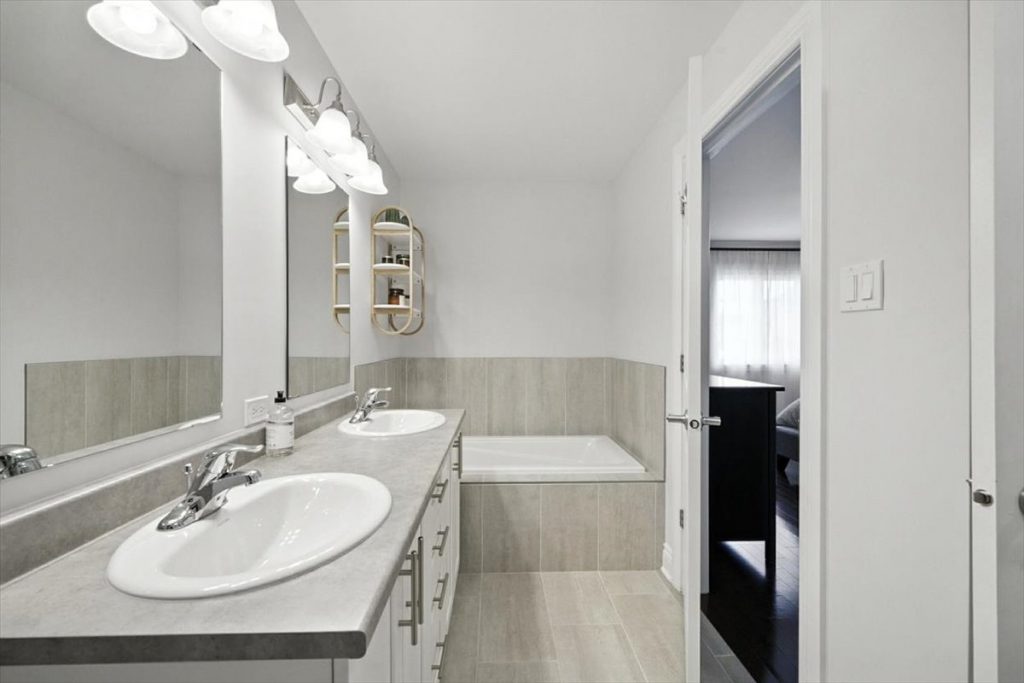 21-84 Gilberte St - JUL 28 2025-21