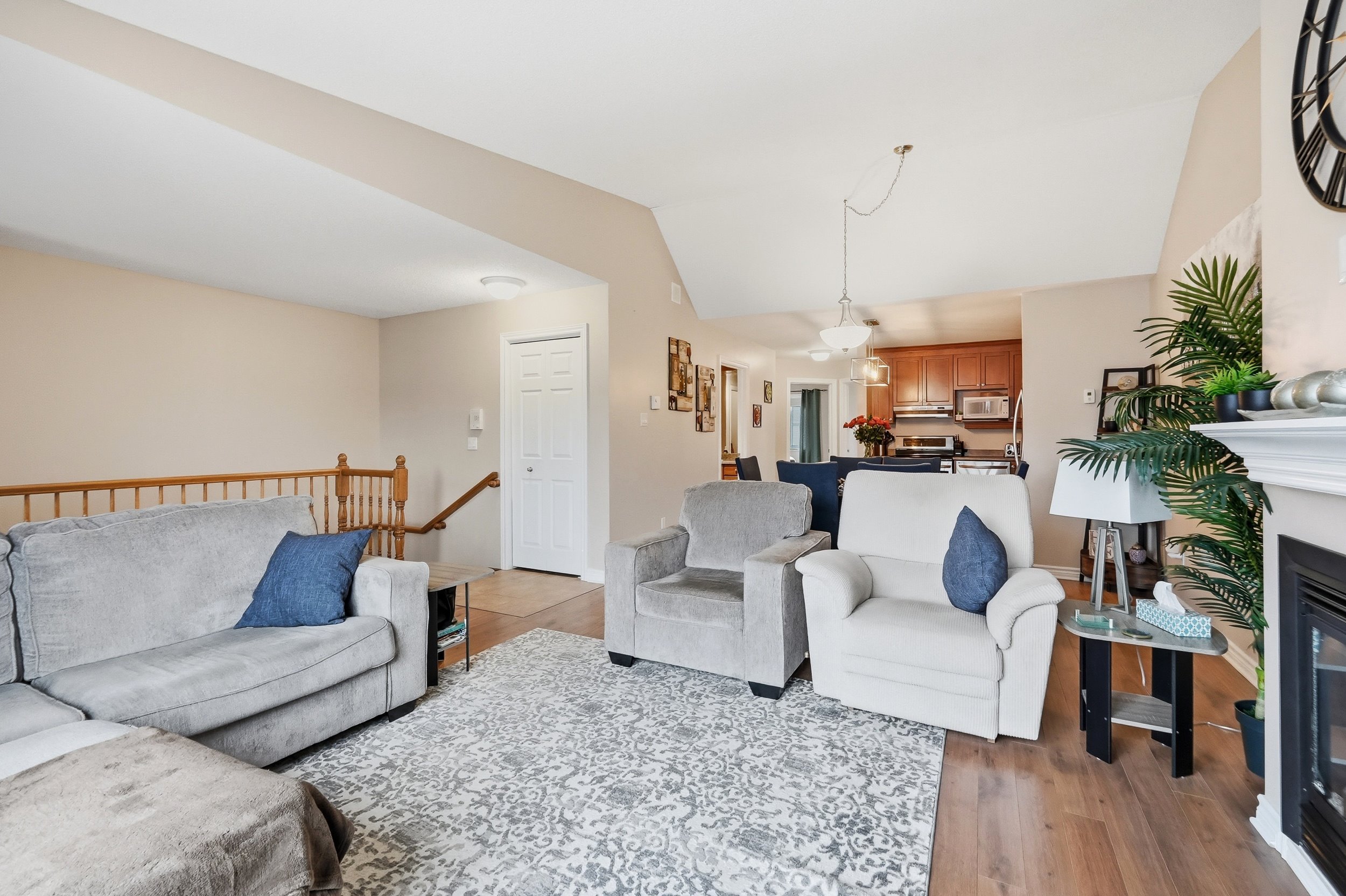 09-703-200 Eliot St-9