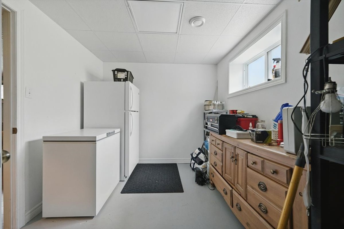 33-2709 Sylvain St - JUN 12 2025-33